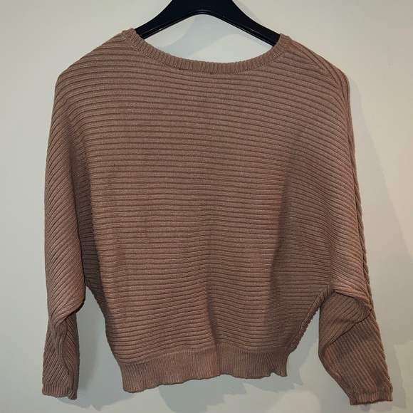 Cute Express Sweater Camel Brown Flattering sleeves xs worn once - Picture 3 of 6